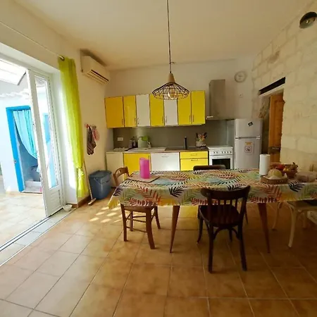 Maison De Pêcheur Clim, En - 6 Pers. - Fr-1-874-55 * Le Grau-du-Roi